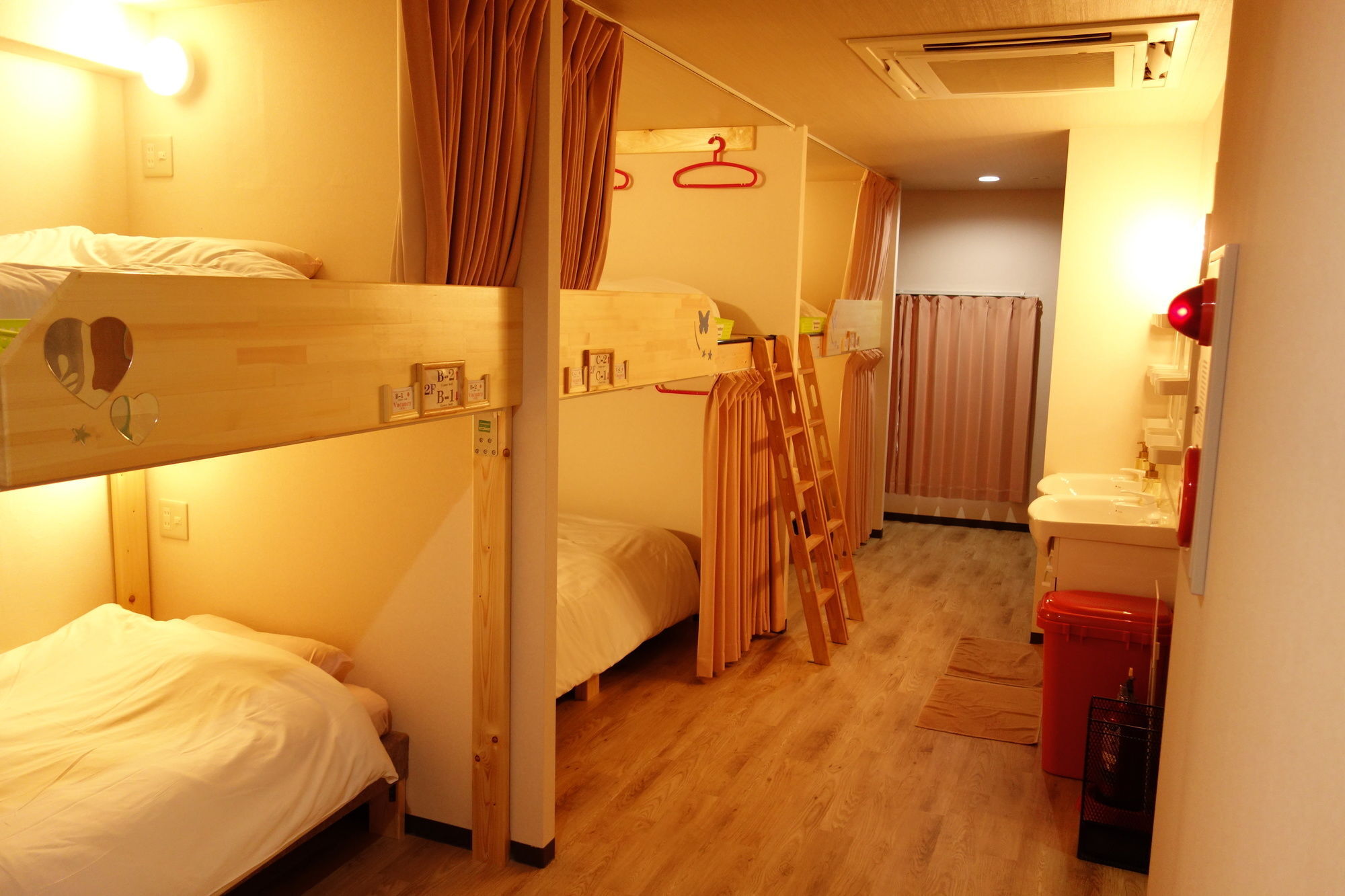 Kens House Hotel Osaka Exterior foto